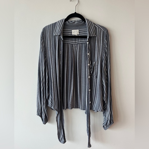 AMERICAN EAGLE - Button Up, Size Medium - Picture 3 of 5